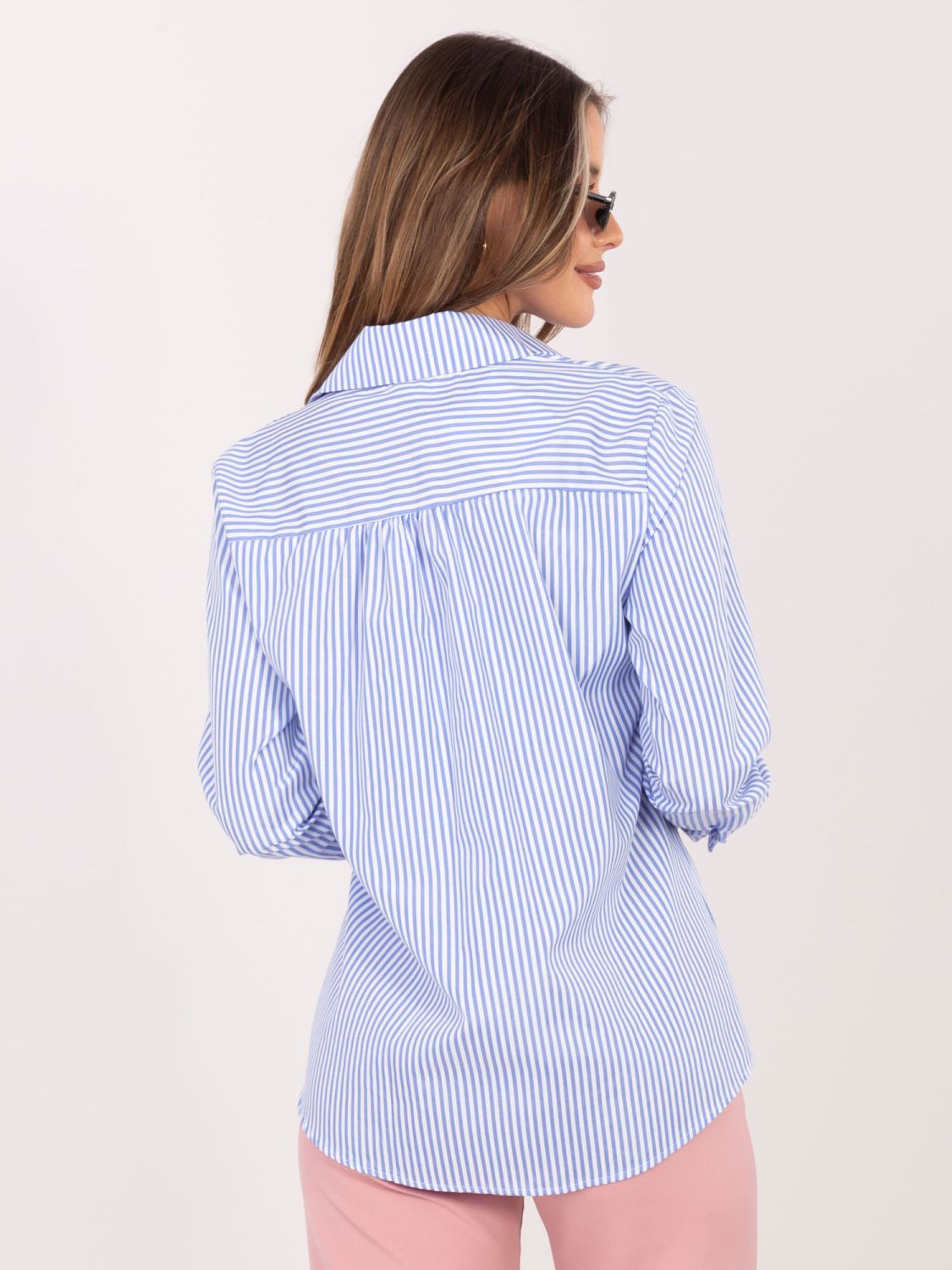 Ženska modra srajca s črtami in ovratnikom