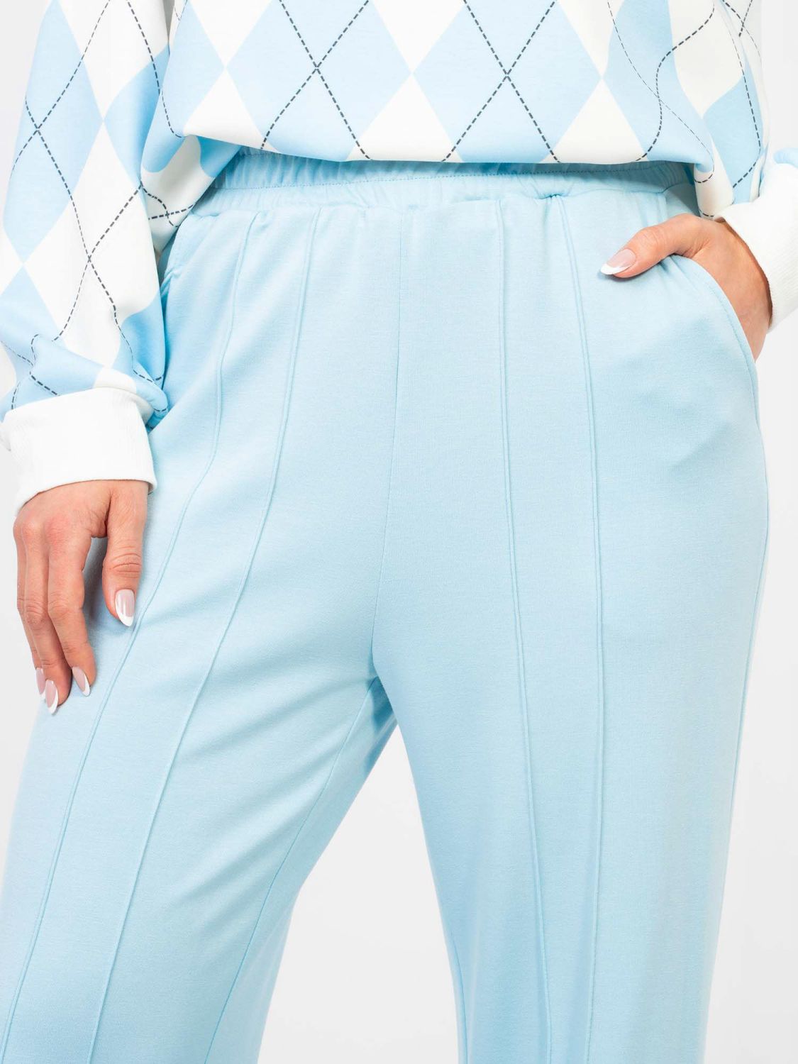 Ženske široke športne hlače v svetlo modri barvi