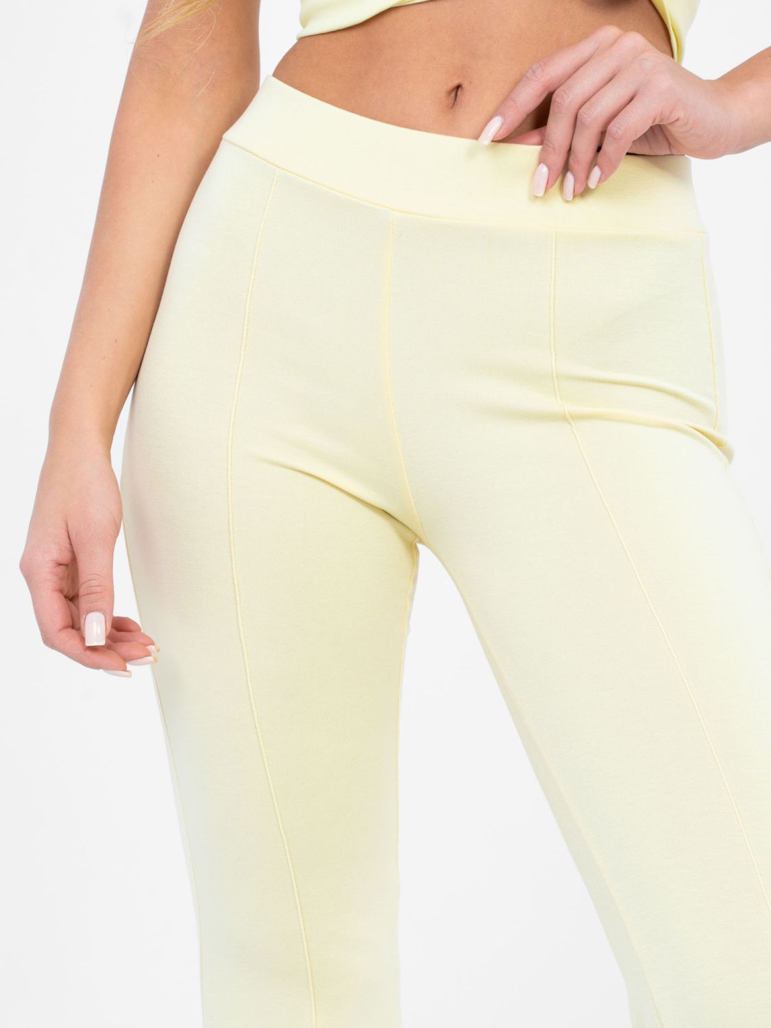 Rumene široke športne hlače z visokim pasom