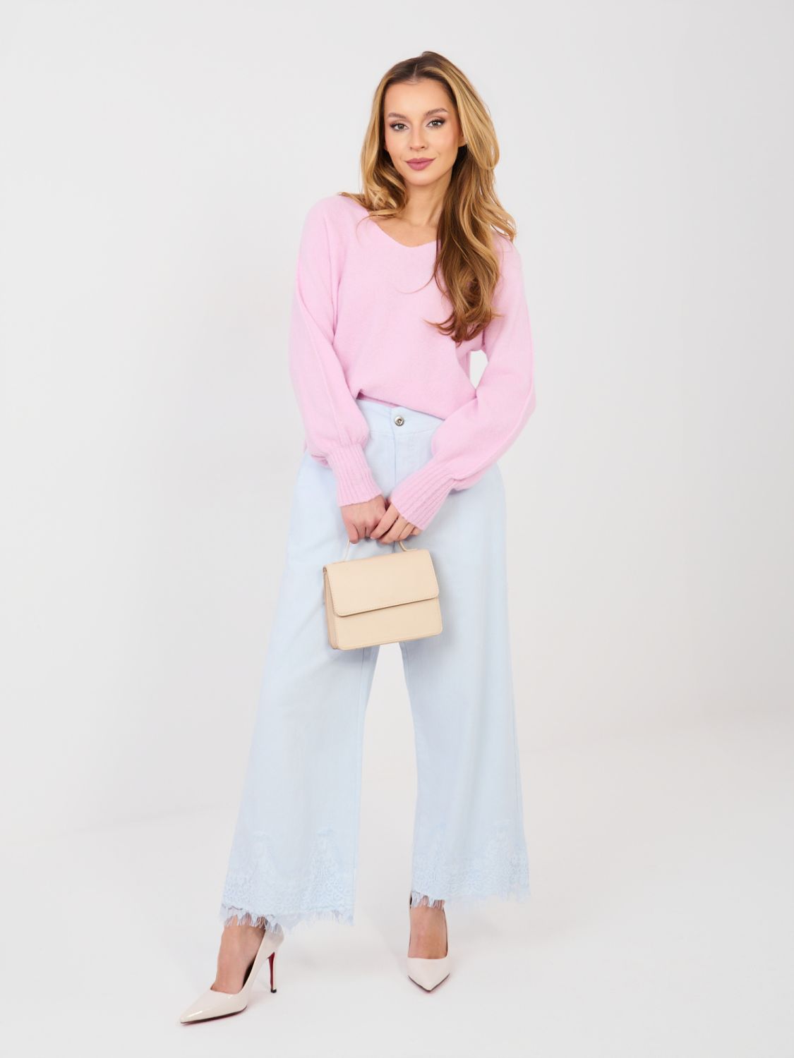 Rožnat pulover z V-izrezom