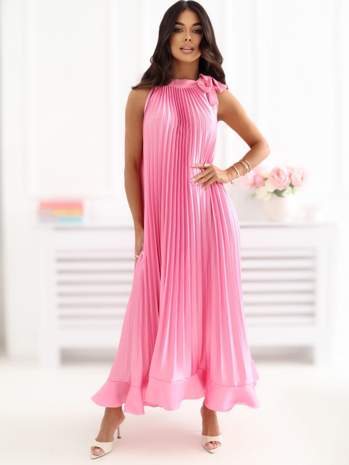 Rožnata midi koktajlna obleka brez rokavov