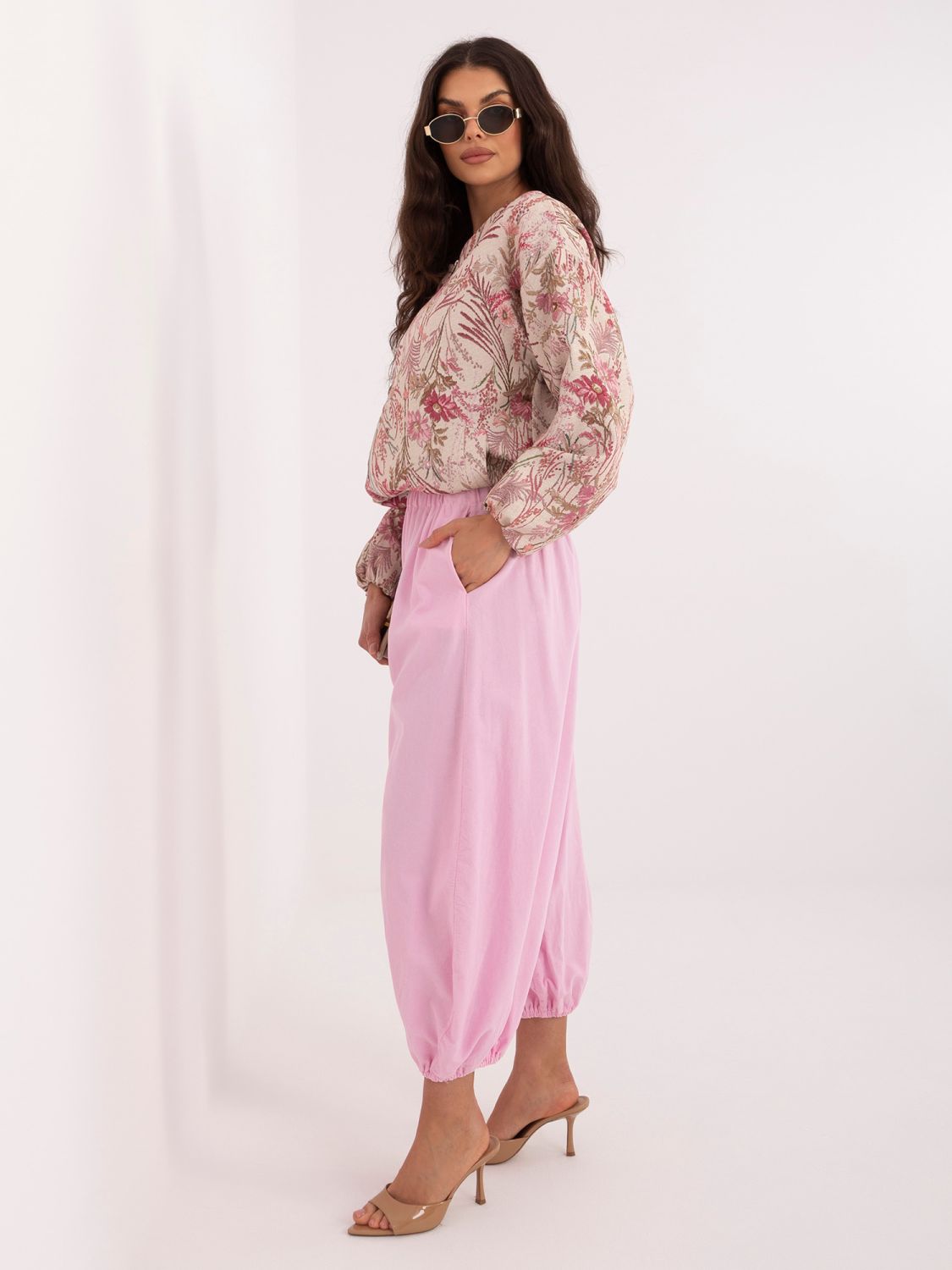 Rožnata bomber jakna s cvetličnim vzorcem