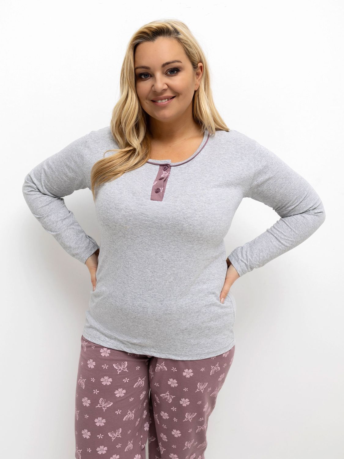 Ženska siva pižama s cvetličnim potiskom
