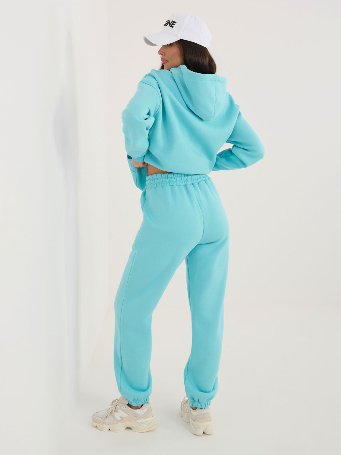 Turkizni ženski komplet s kapuco in dolgimi rokavi