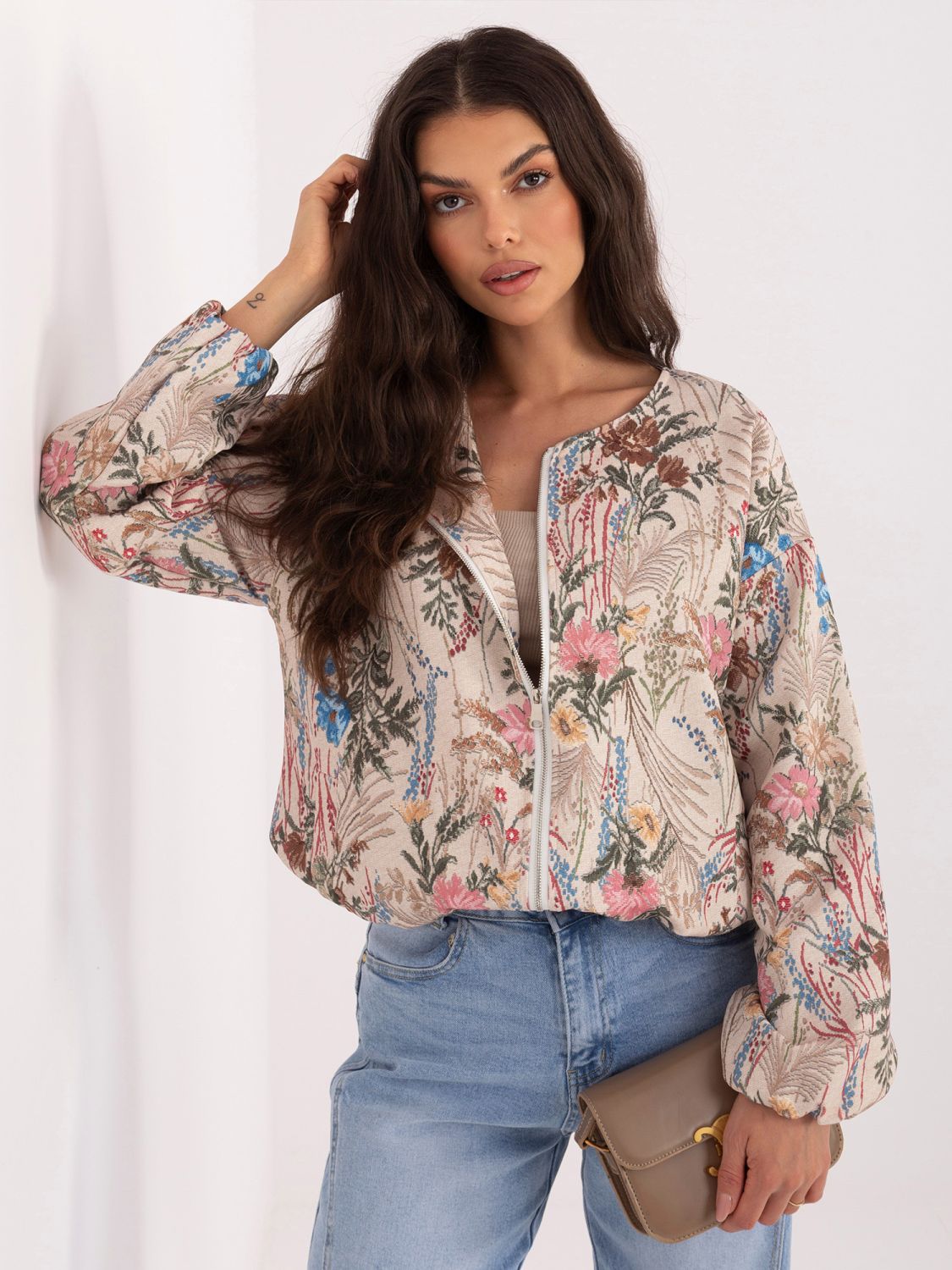 Zelena bomber jakna s cvetličnim vzorcem in podlogo