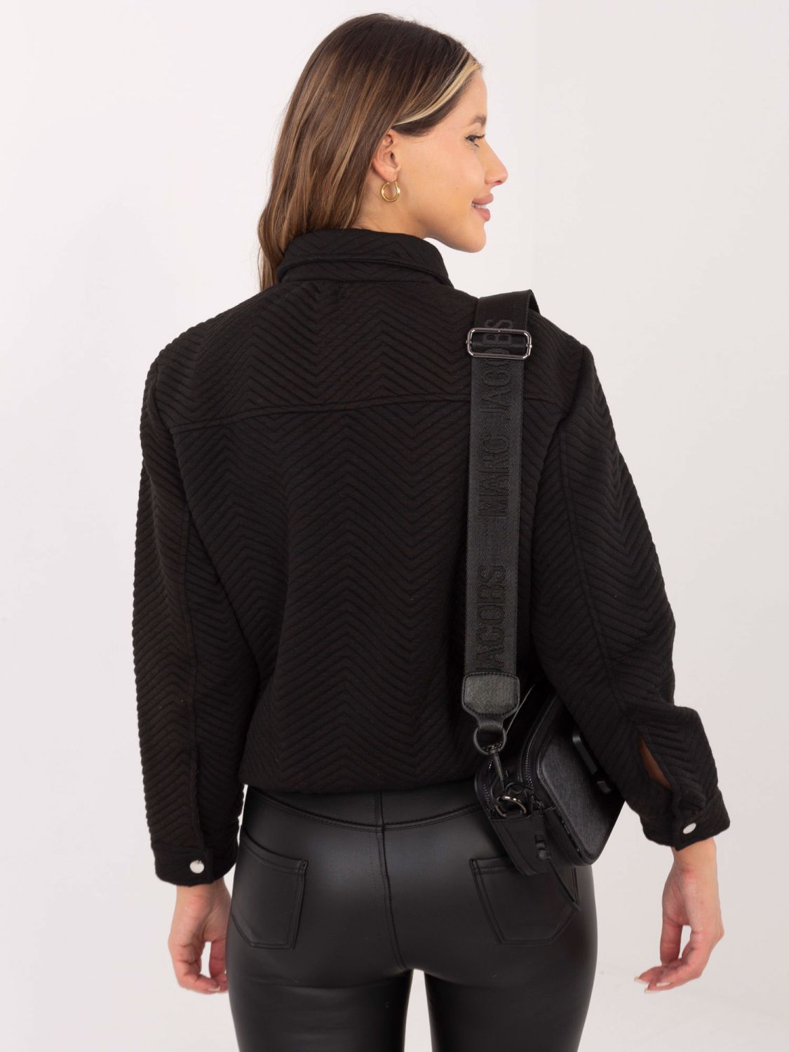 Stilska črna prehodna jakna