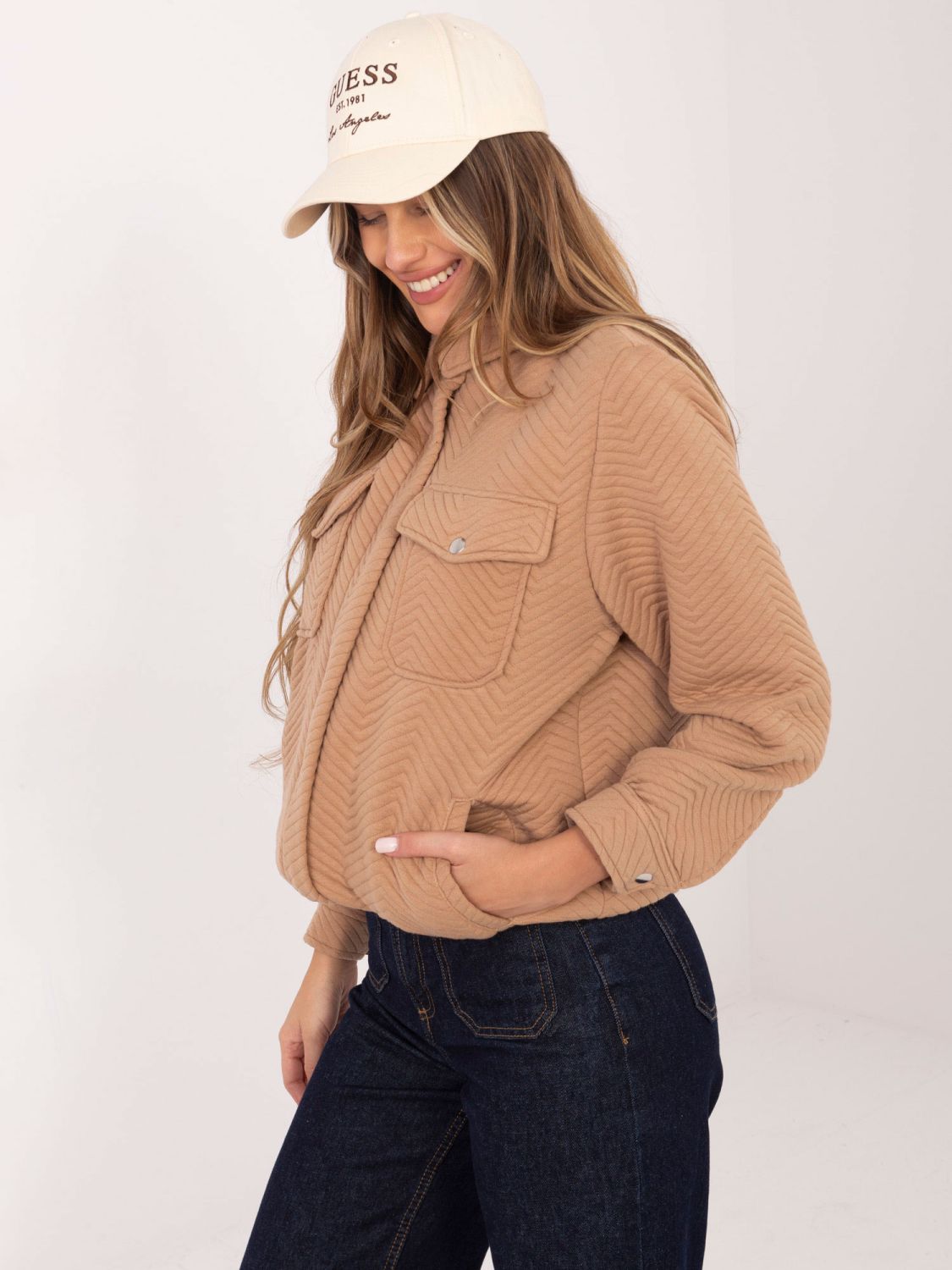 Stilna prehodna jakna v camel barvi