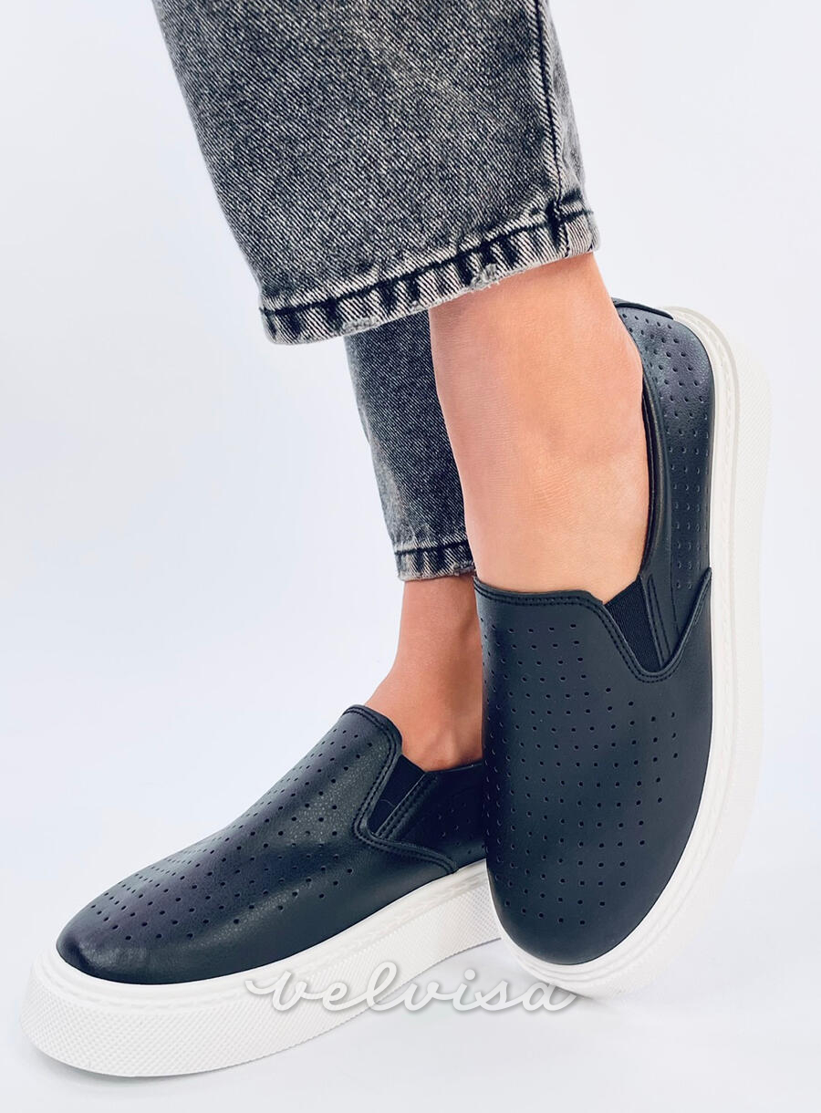 Perforirane slip-on superge črne