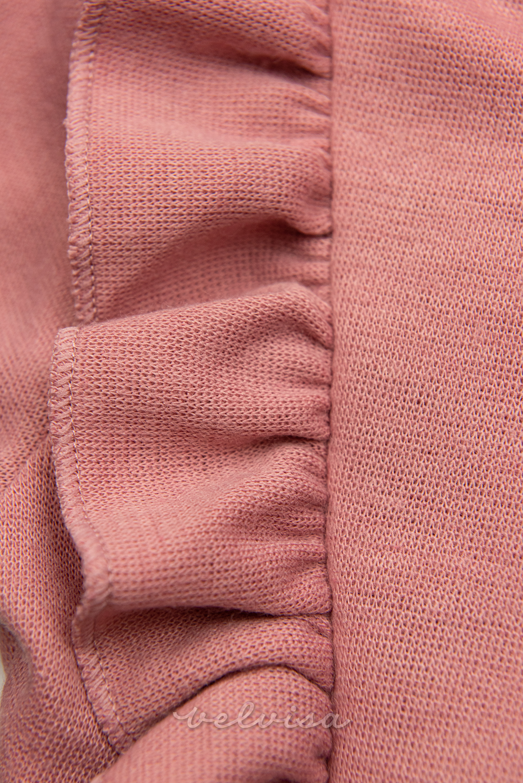 Rožnata obleka s plisiranim krilom