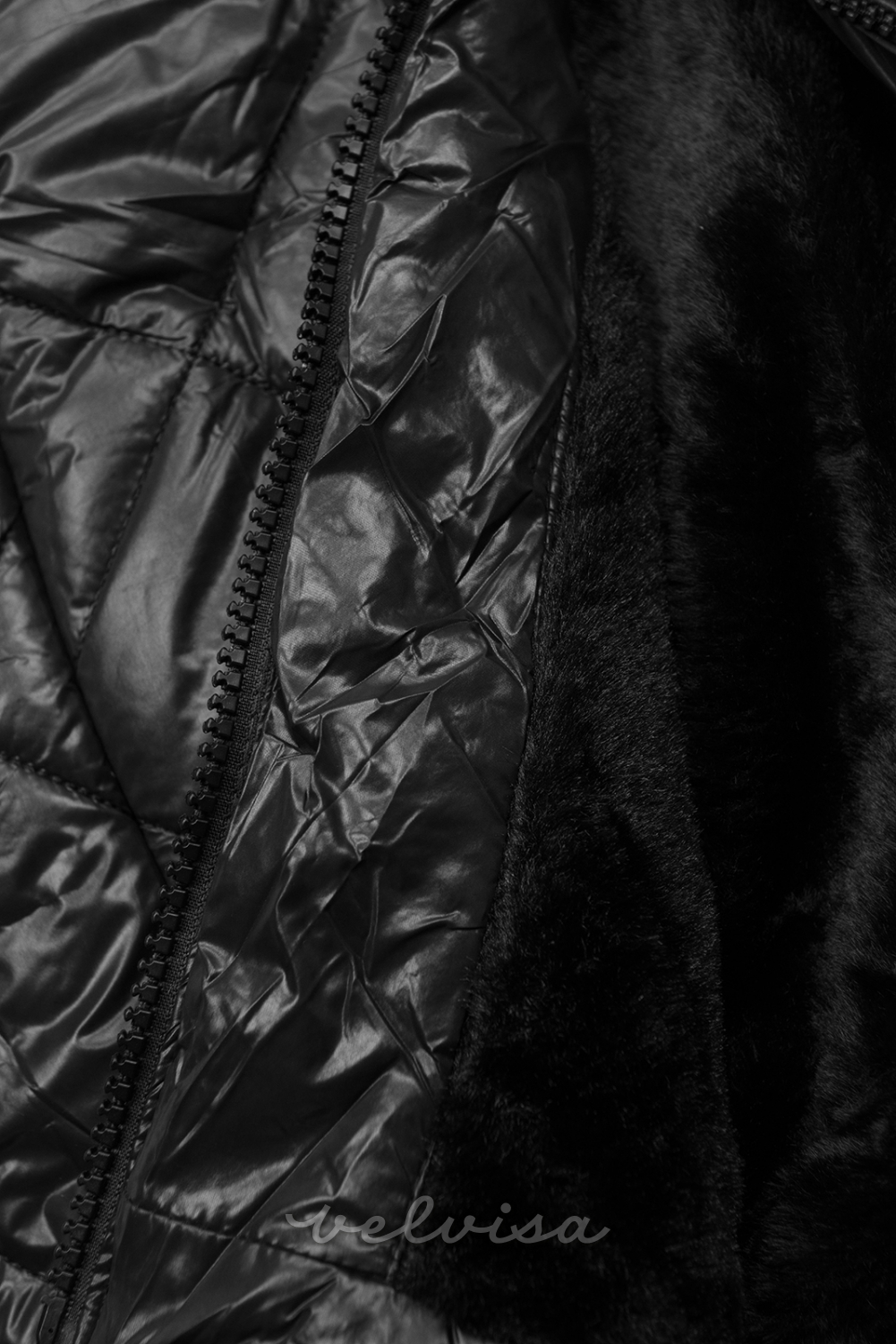 Črna lesketajoča zimska jakna s pasom