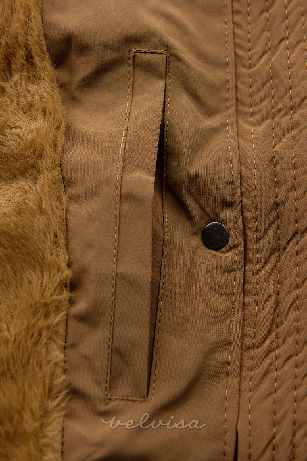 Rjava zimska jakna z veliko kapuco