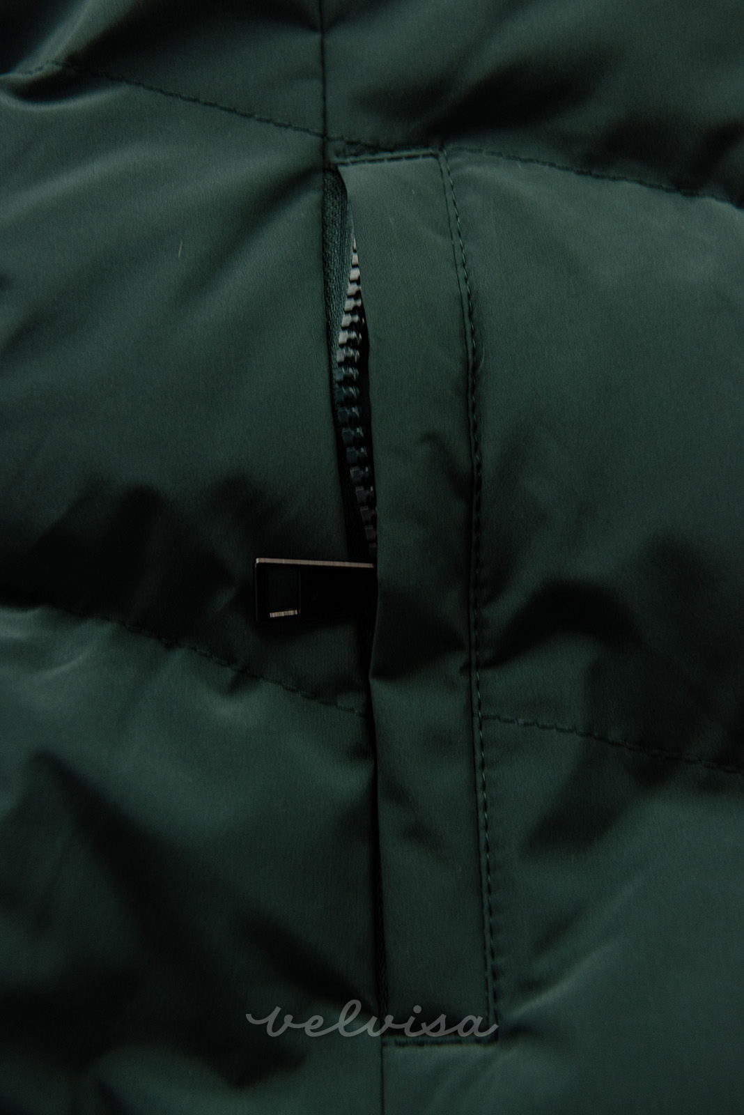 Temno zelena zimska jakna z veliko kapuco