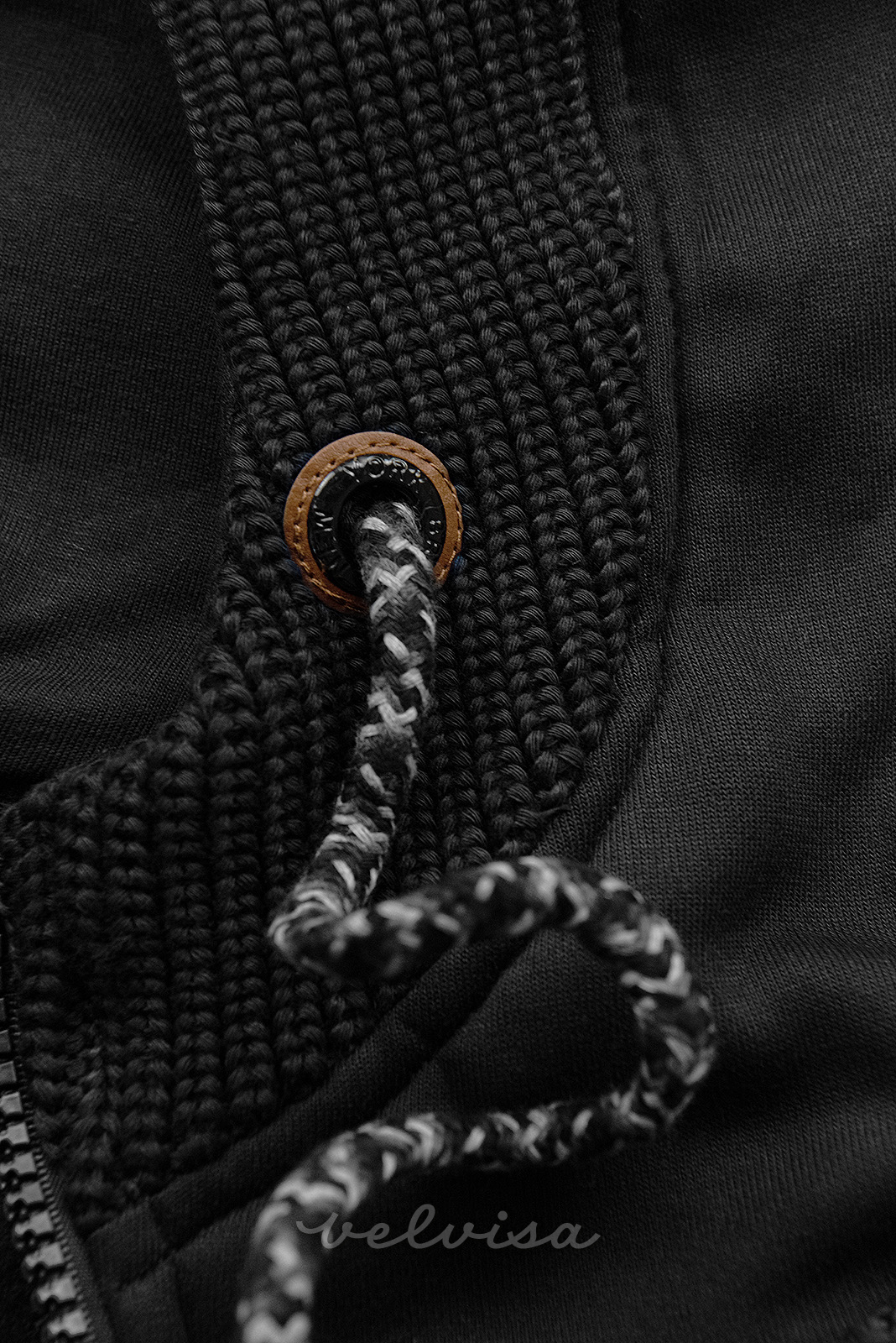 Črna jopica z okrasnim pletenjem