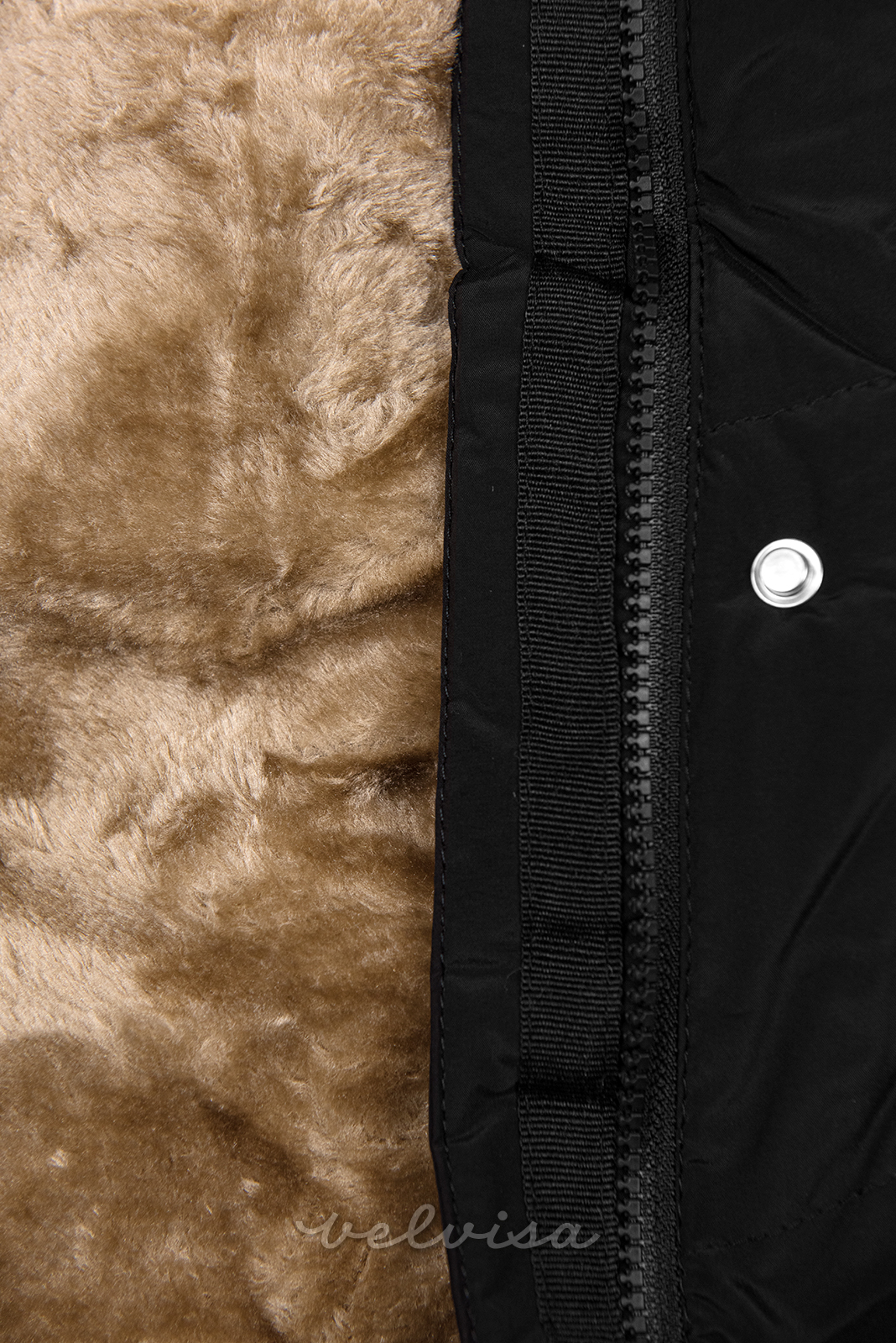 Črna zimska bunda s podlogo iz pliša