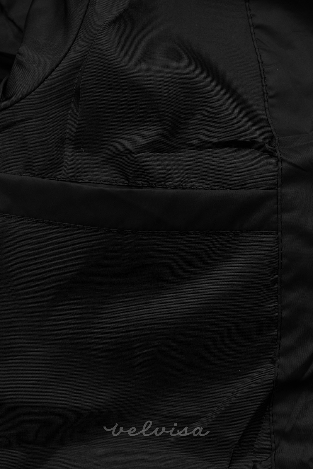 Črna pomladna jakna v A-kroju