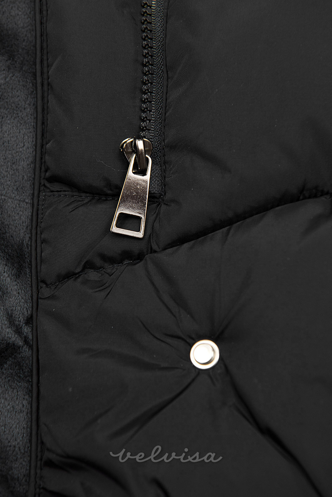 Črna zimska bunda z visokim ovratnikom