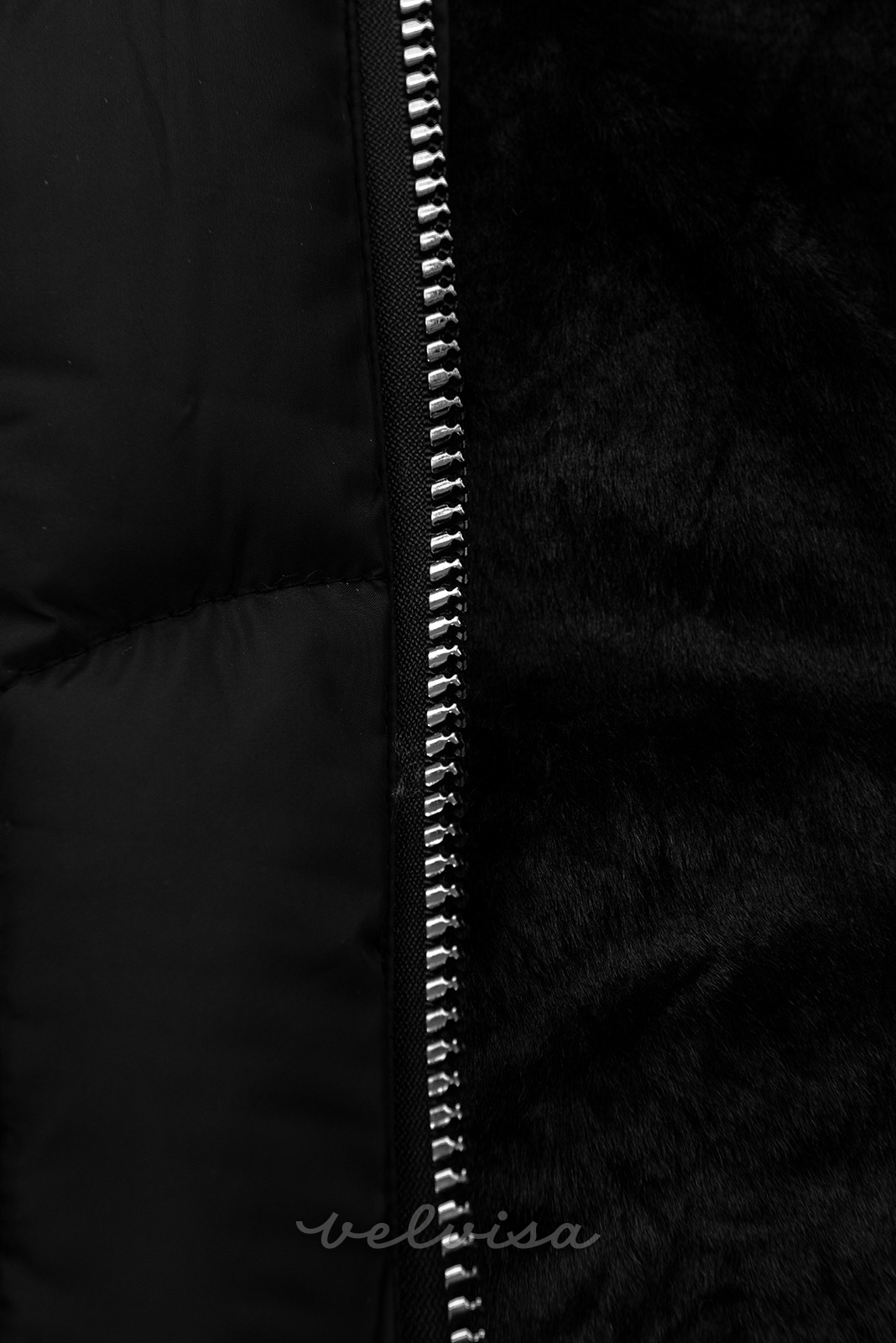 Črna zimska jakna z rokavicami