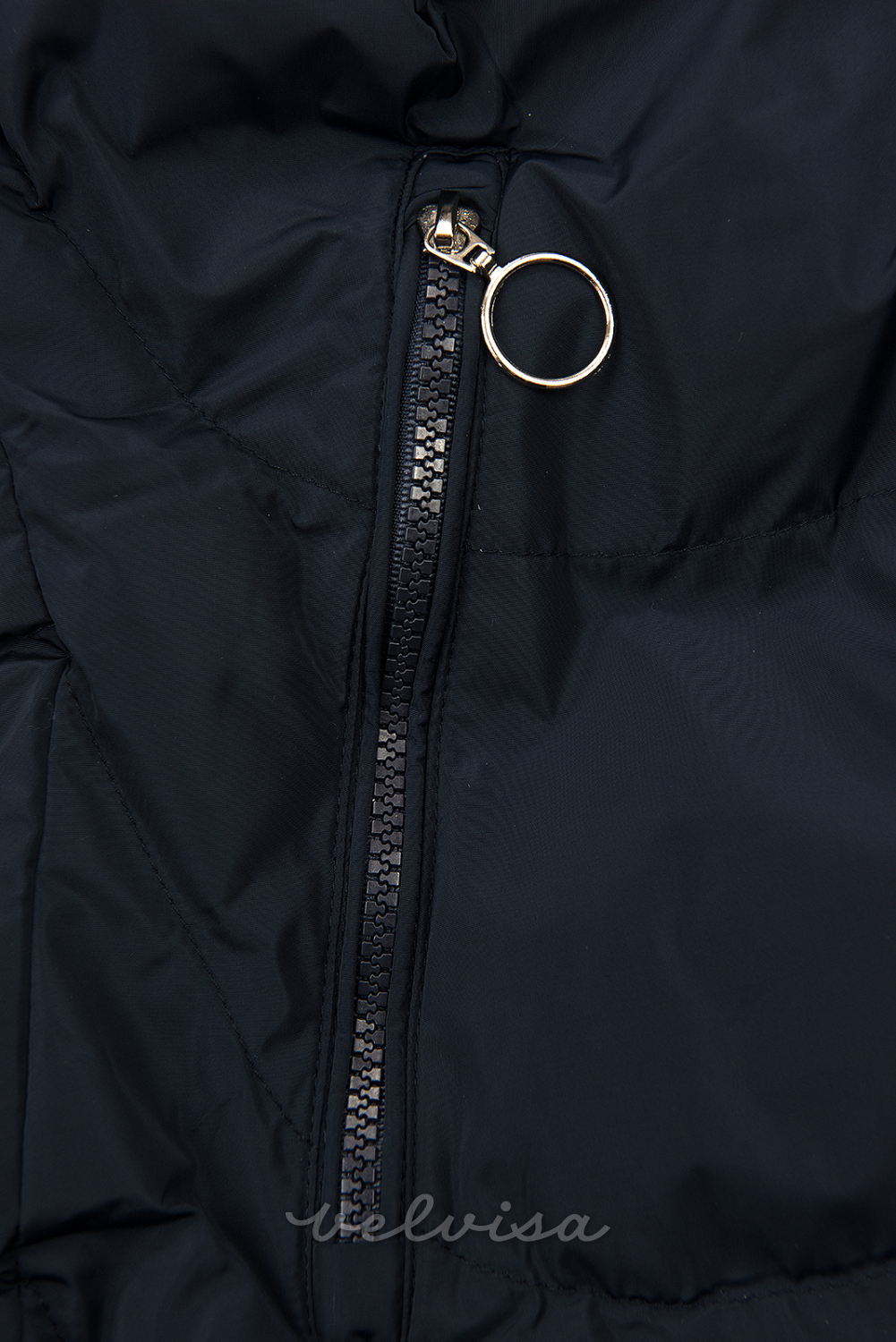 Temno modra zimska bunda s srebrno obrobo