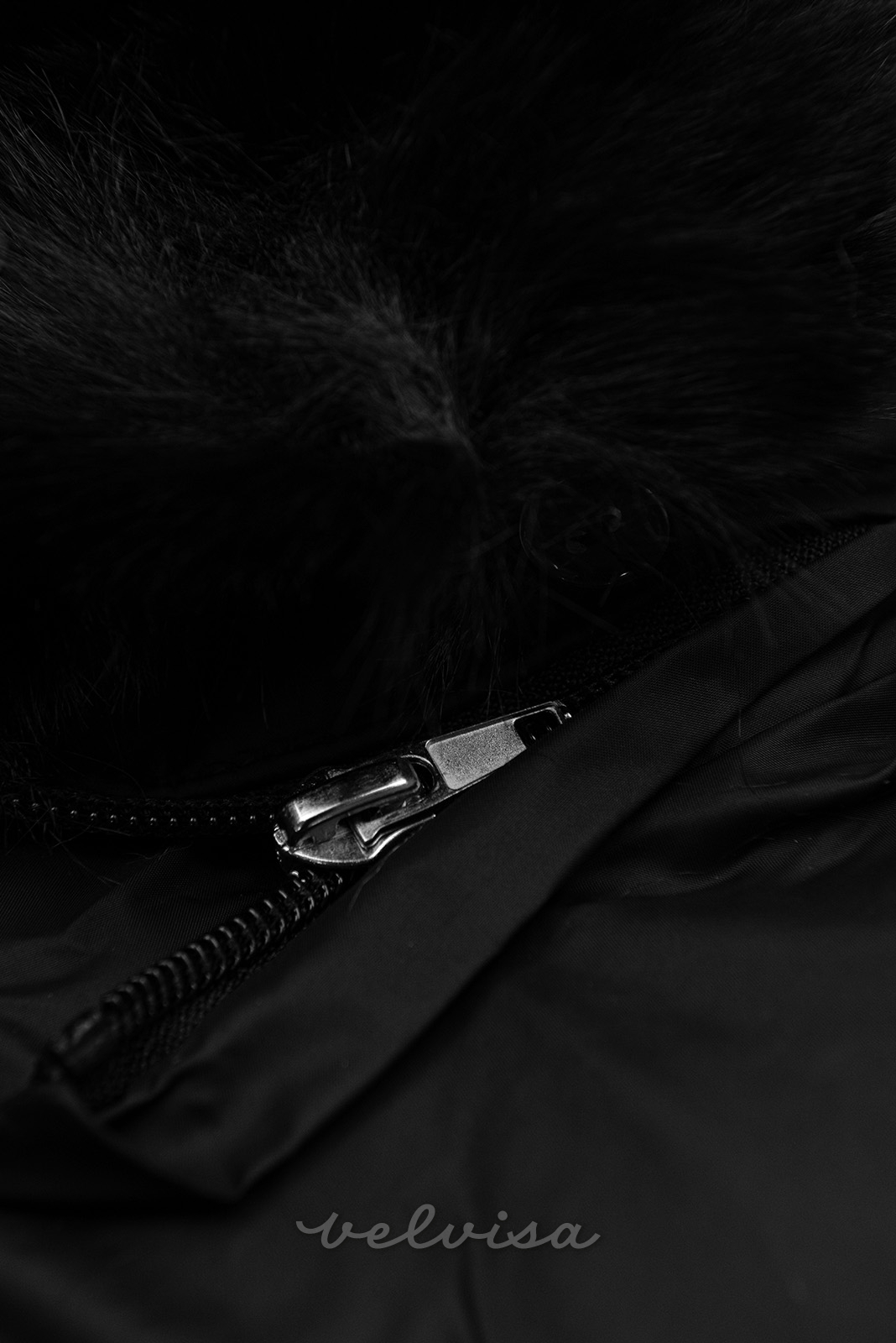 Črna jakna z ledvično torbico