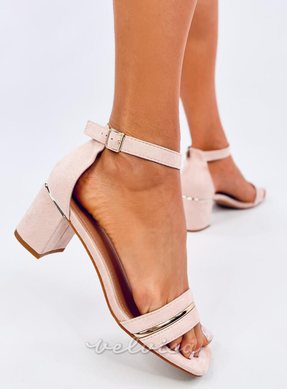 Svetlo rožnati nizki elegantni sandali