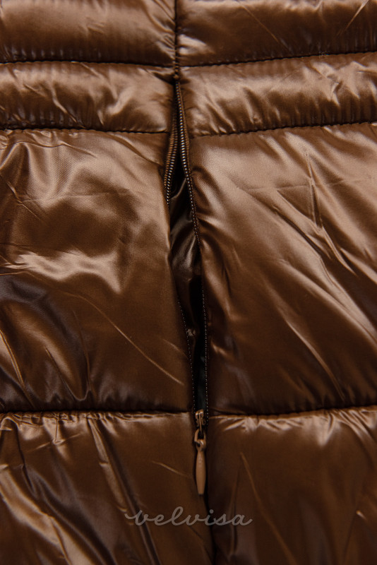 Čokoladno rjava lesketajoča prešita jakna s kapuco