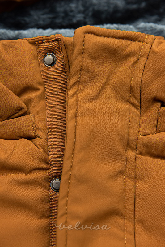 Karamelna prešita zimska jakna s kapuco
