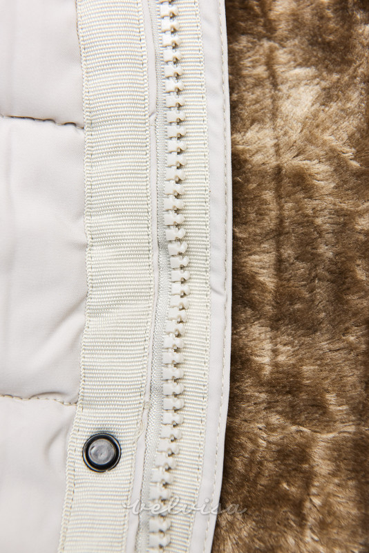 Kremno bela prešita zimska jakna s kapuco