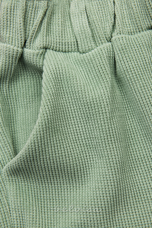 Svetlo zelene udobne hlače z elastiko v pasu