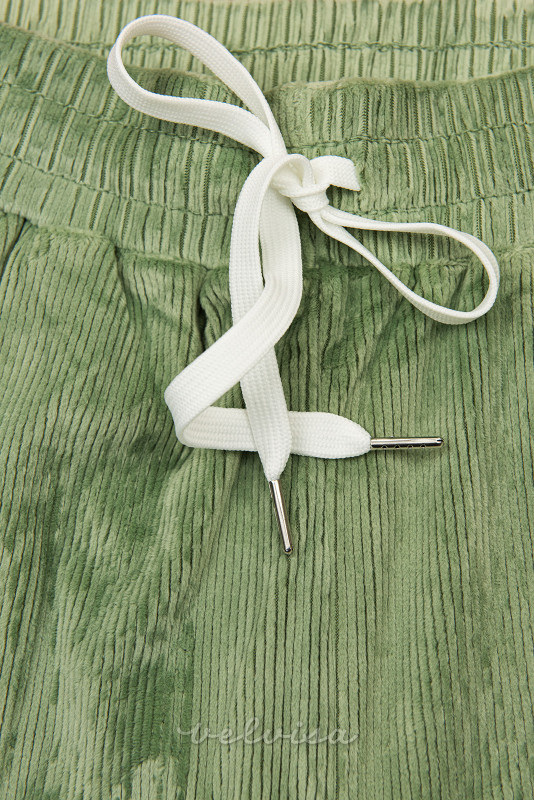 Zelene udobne hlače z vzorcem rebrastega žameta