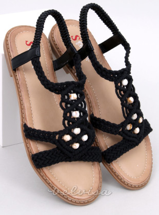 Črni sandali v boemskem slogu