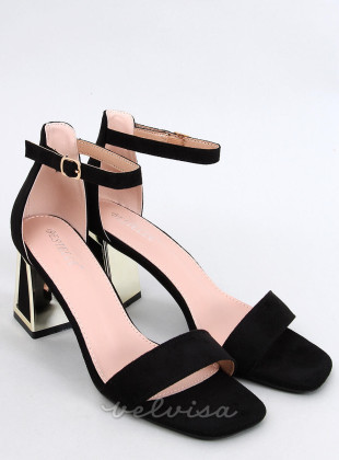 Črni sandali s kovinskim detajlom