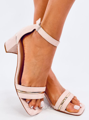 Svetlo rožnati nizki elegantni sandali
