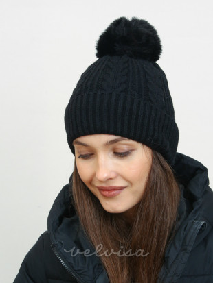 Črna zimska pletena kapa