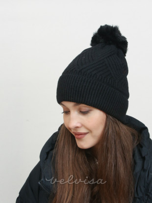 Zimska pletena kapa v črni barvi