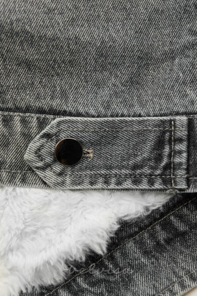 Siva jeans jakna z belim krznom