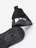 Črne športne slip-on teniske z tekstilnim zgornjim delom