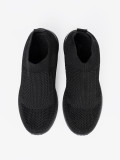 Črne športne slip-on teniske z tekstilnim zgornjim delom