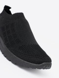 Črne športne slip-on teniske z tekstilnim zgornjim delom