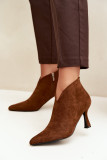 Gležnjarji s tanko peto in špičasto konico rjavi