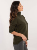 Stilni khaki pulover z ovratnikom