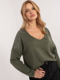 Elegantni khaki pulover z aplikacijo