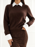Eleganten rjav polo pulover