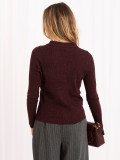 Eleganten bordo pulover z ovratnikom in gumbi