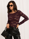 Elegantna vijolična bluza s čipko in čolničastim izrezom