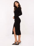 Elegantna črna midi obleka z V-izrezom in gumbi