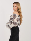 Črna bluza s cvetličnim vzorcem in odprtimi rameni