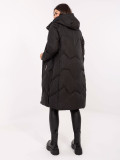 Dolg črn prešit plašč s kapuco