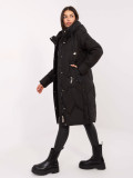Dolg črn prešit plašč s kapuco