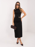 Elegantna črna midi obleka z vodoravnim izrezom