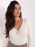 Eleganten ecru pulover z V-izrezom